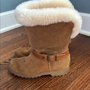 Cozy Tan UGG girls Boots